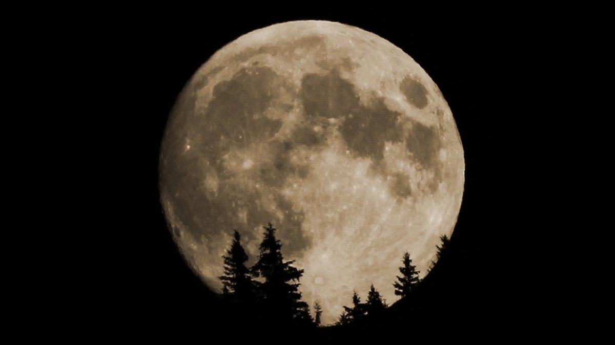 Der Mond: Der geheimnisvolle Himmelskörper, der um die Erde kreist