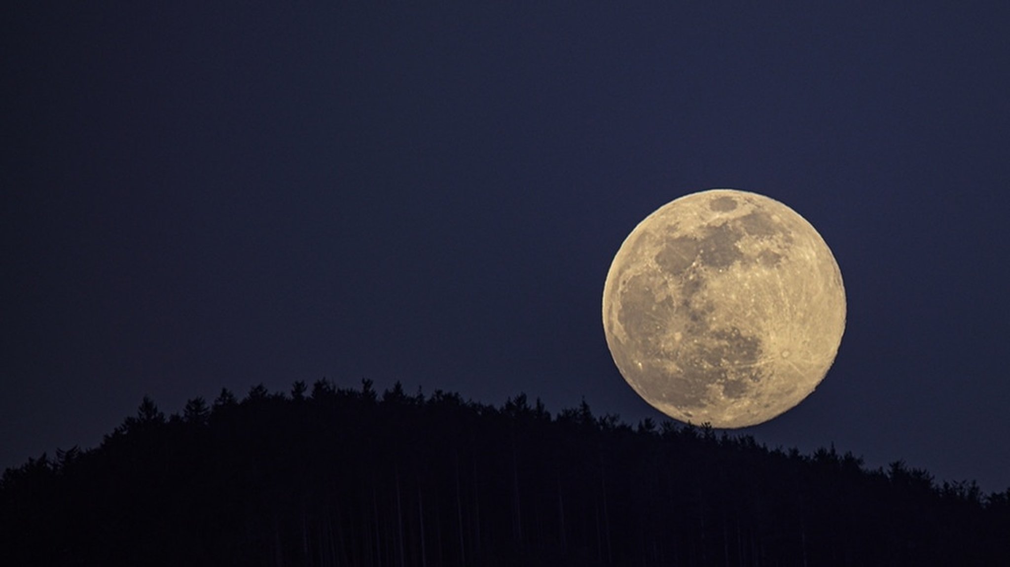 Vollmond am 3. März: Der Mond und seine Reise durch Sternbilder und Mondphasen