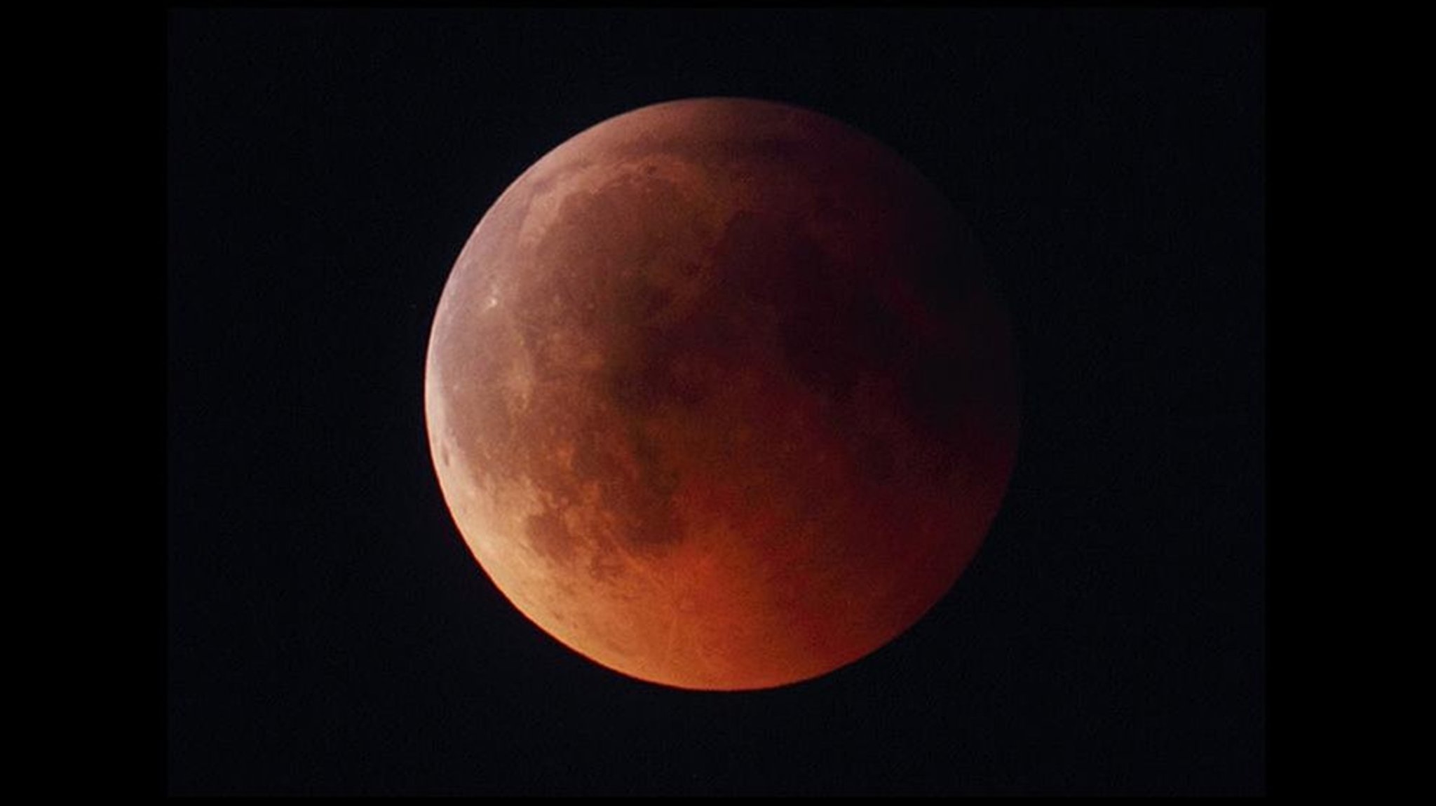 Totale Mondfinsternis am 7. September 2025: Ein glutroter Mond geht auf