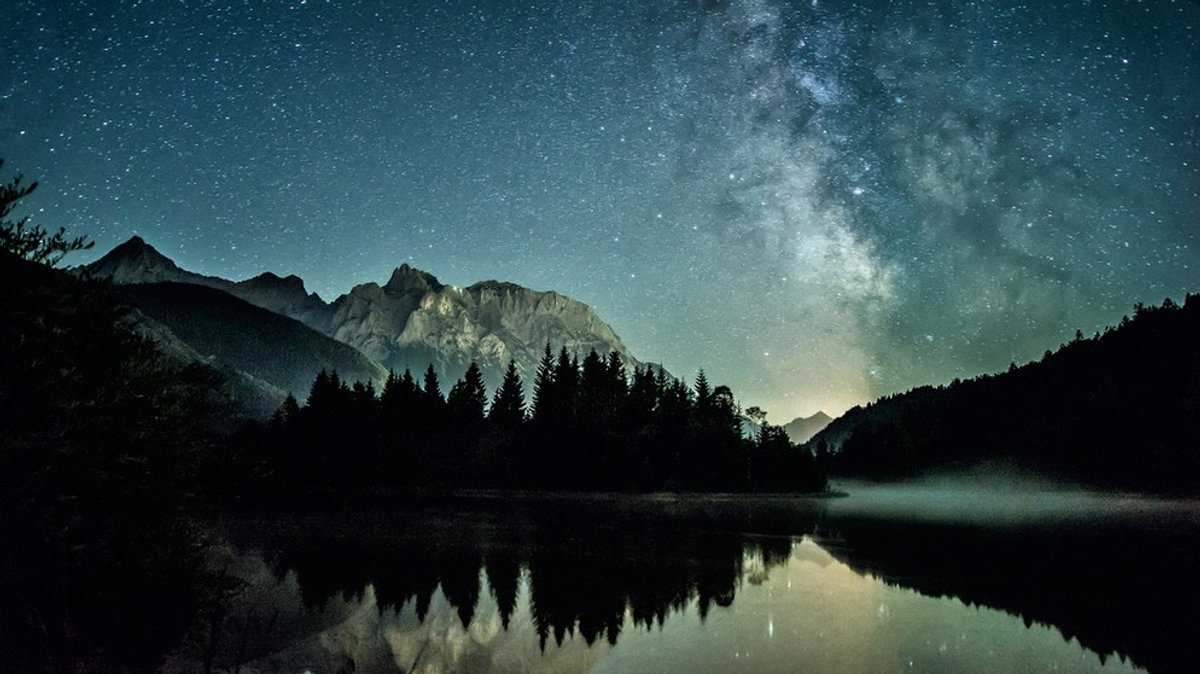 Die Milchstraße im September: Sternenpracht in mondlosen Spätsommernächten