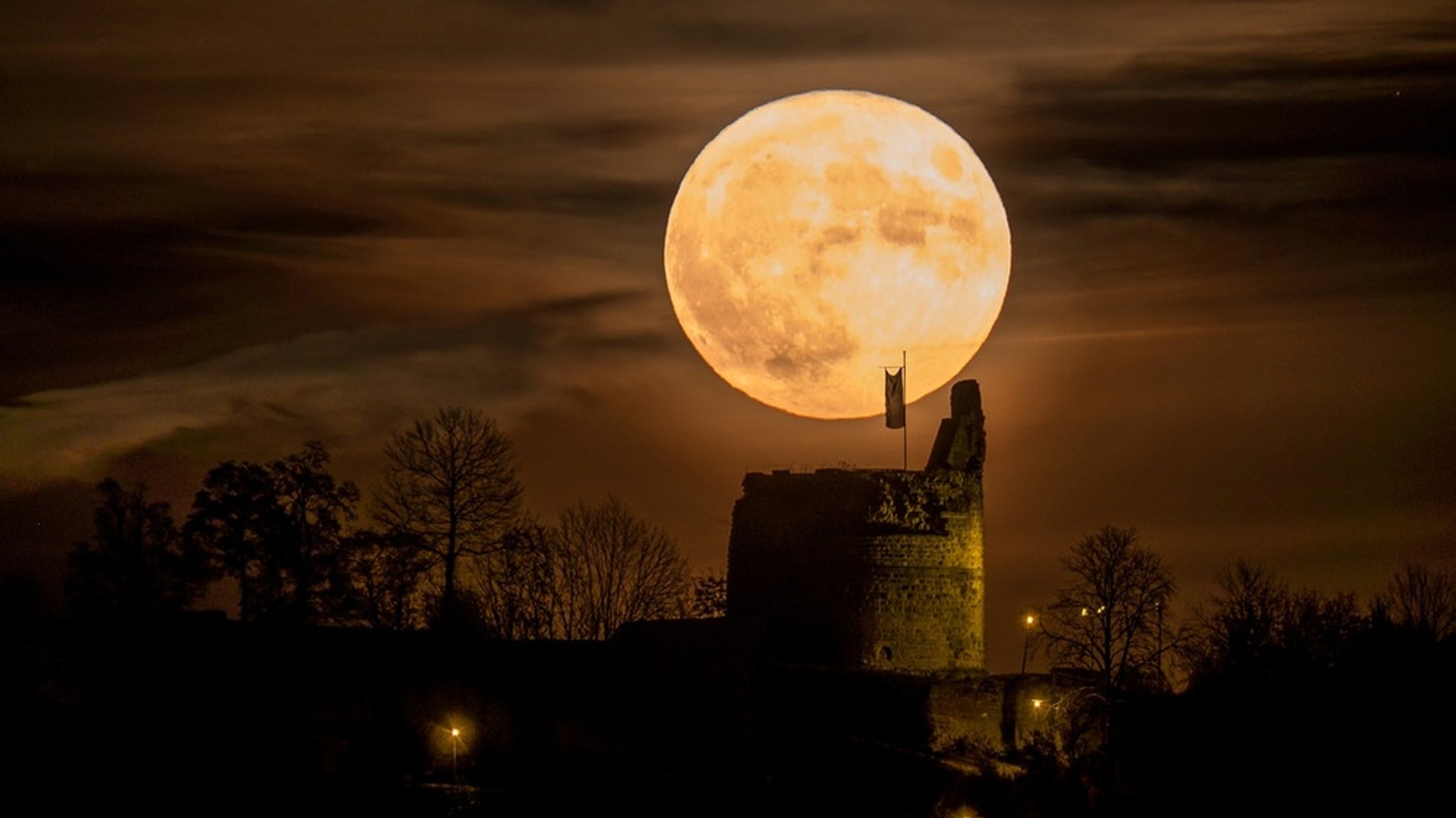 Vollmond im Januar: Der Mond und seine Wanderung 