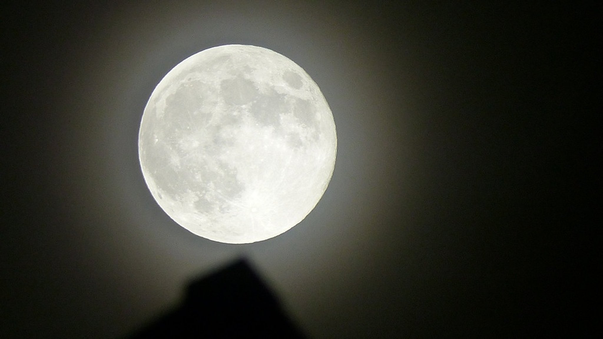 Fotos unserer Leser: Vollmond oder Sichel - der Mond von allen Seiten