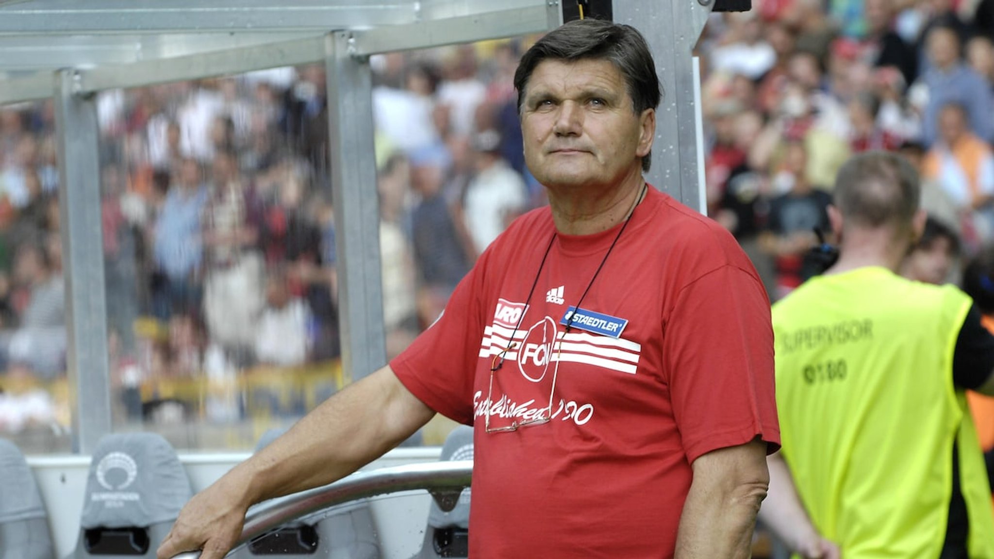 BR24Sport - Archiv: Die Rede von Hans Meyer nach dem DFB-Pokalsieg des 1. FC Nürnberg 2007 - hier anschauen