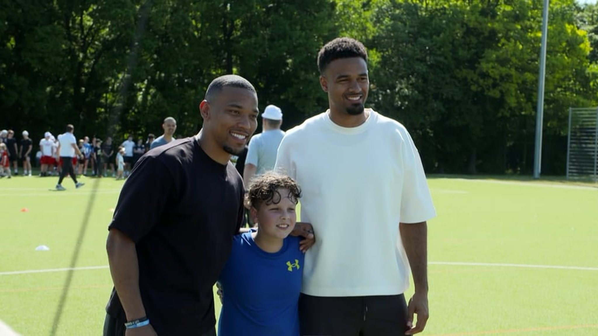 BR24Sport - St. Brown-Brüder begeistern Jugendliche beim Football-Trainingscamp in München - hier anschauen