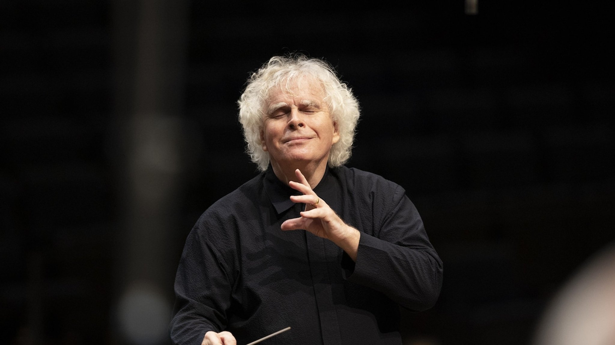 BR Klassik im TV - Sir Simon Rattle dirigiert Haydns 'Die Schöpfung' - hier anschauen