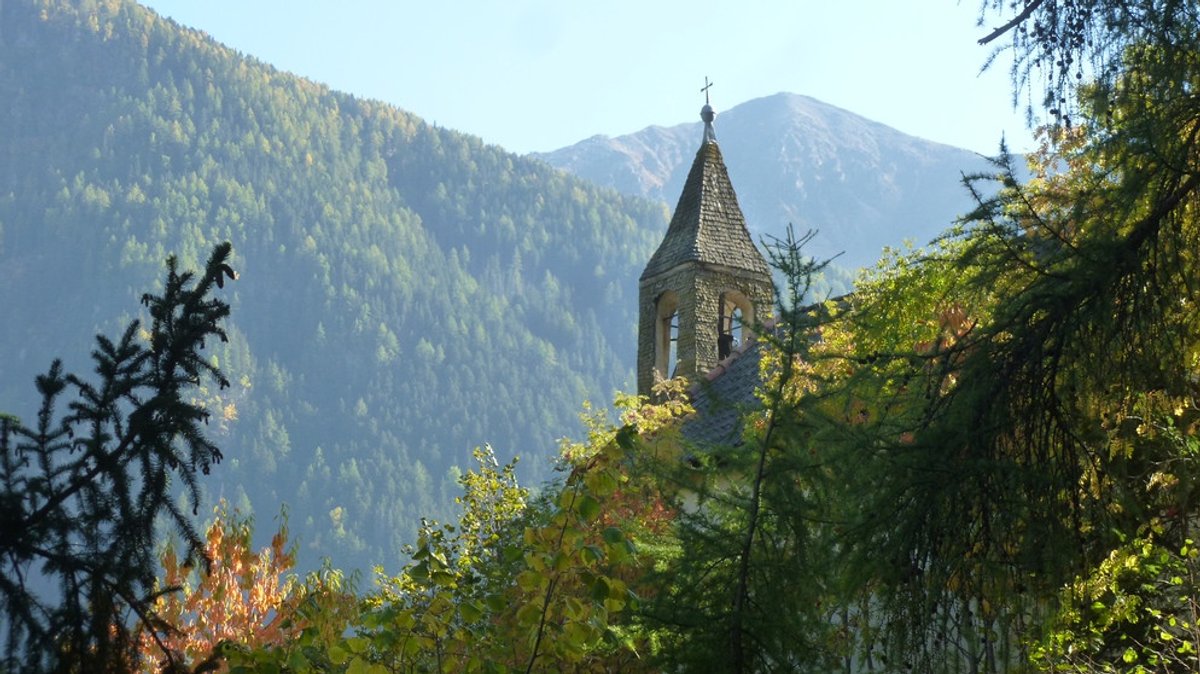 Romanik und Ruinen zwischen Rambach und Murkegeln: Der 8-Kirchen-Weg von Taufers in Müstair