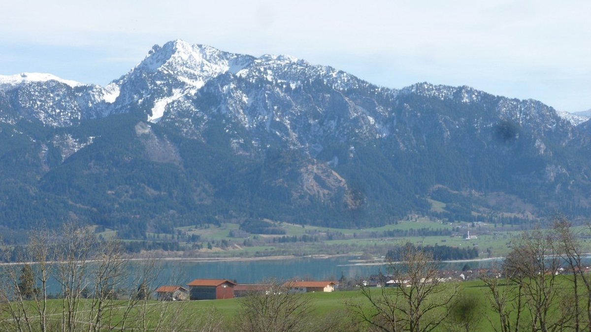 Eine aussichtsreiche Frühjahrswanderung im Ostallgäu: Vom Zwieselberg zum Faulensee