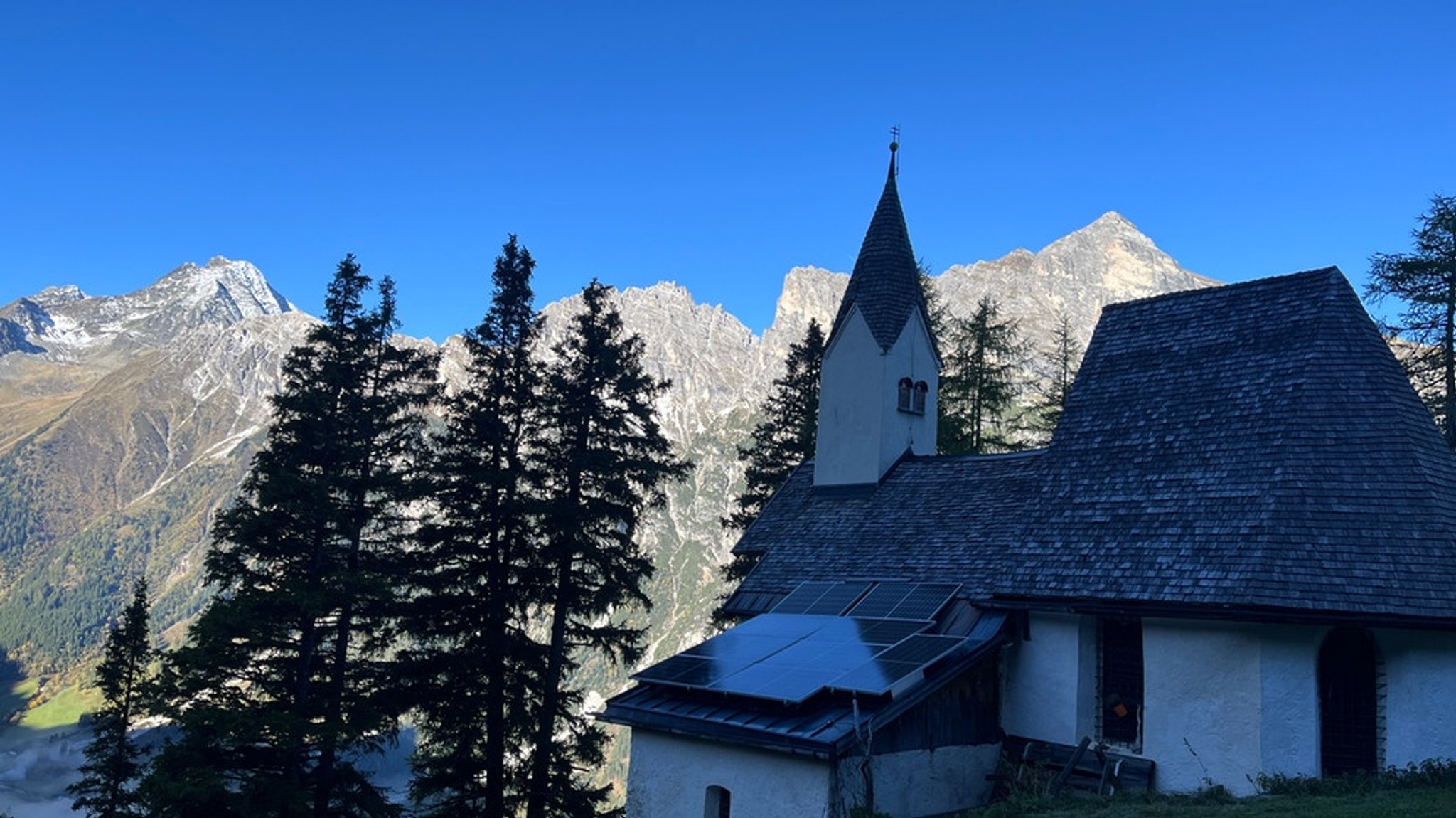 St. Magdalena auf dem Berg im Tiroler Gschnitztal: Adventswanderung zu einem romanischen Juwel 