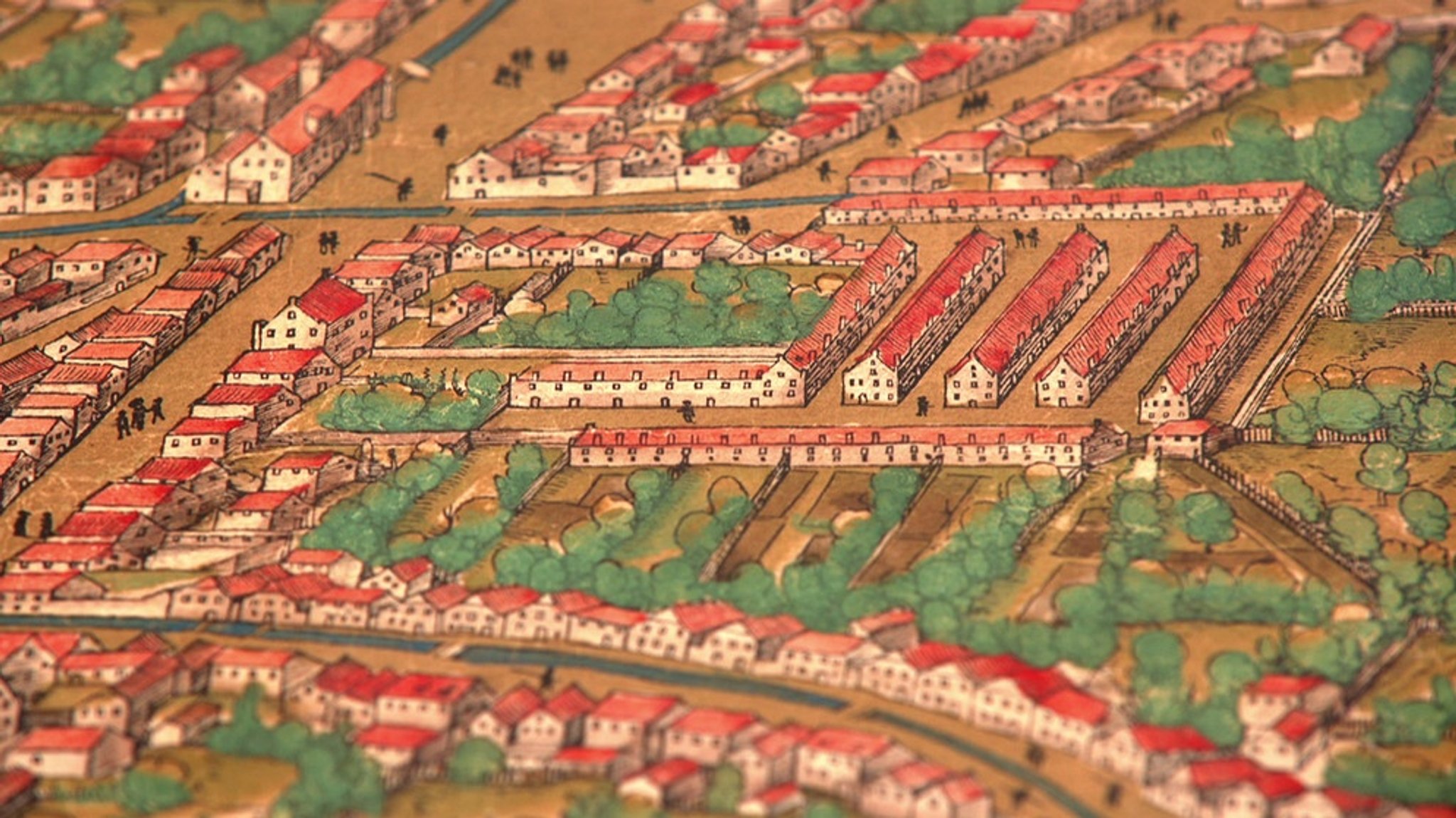 Sozialer Wohnungsbau im Wandel der Zeit: Fuggerei, Neuperlach, München Riem 