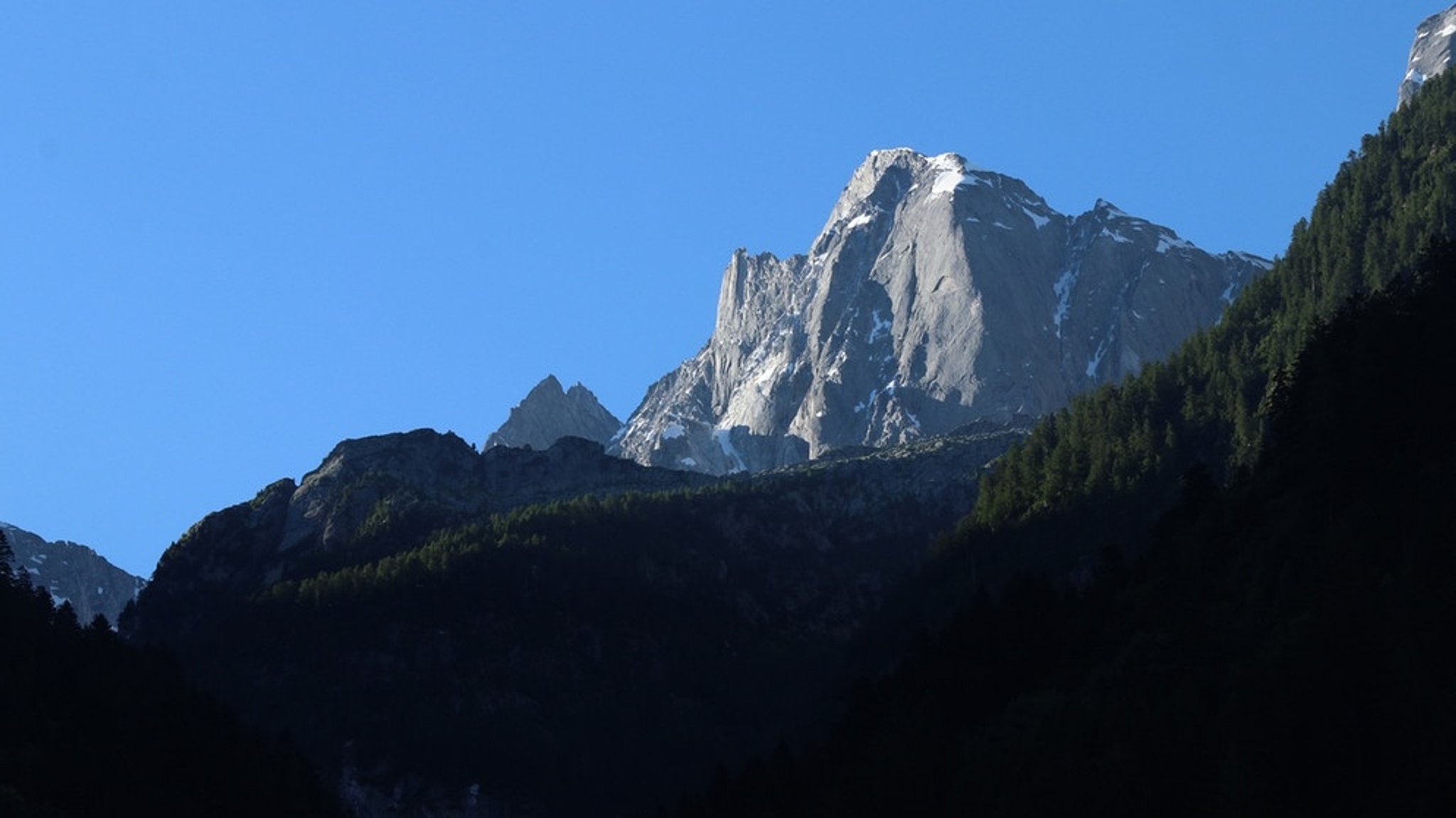 Nach dem Bergsturz von Bondo: Besuch einer gezeichneten Gebirgsregion