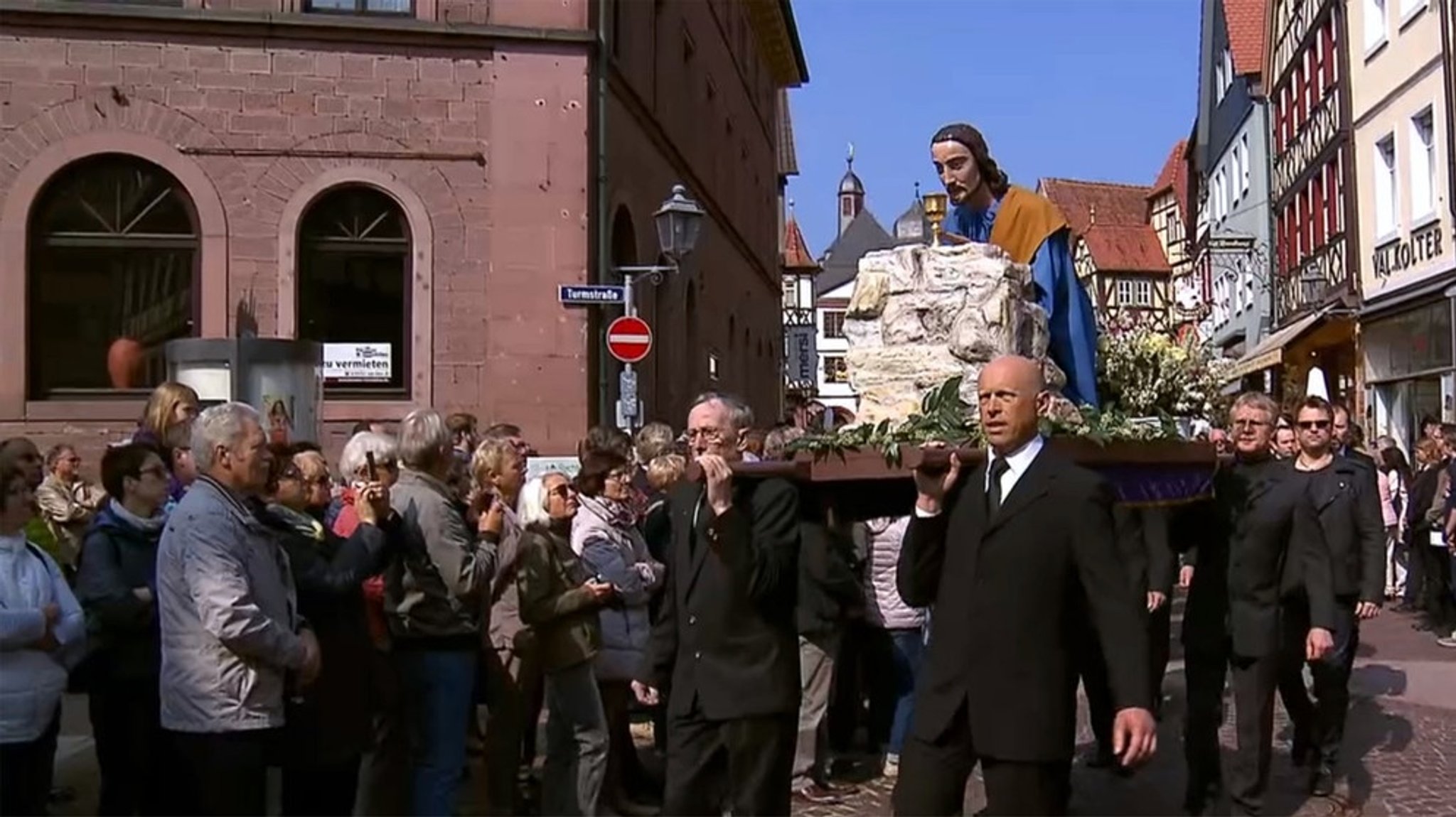 Jahrhundertealte Tradition: Karfreitagsprozession in Lohr am Main