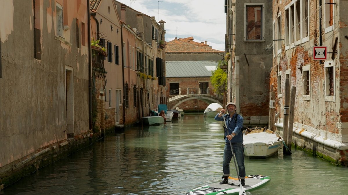 Coole Stadtführung: Auf dem SUP durch Venedigs Kanäle
