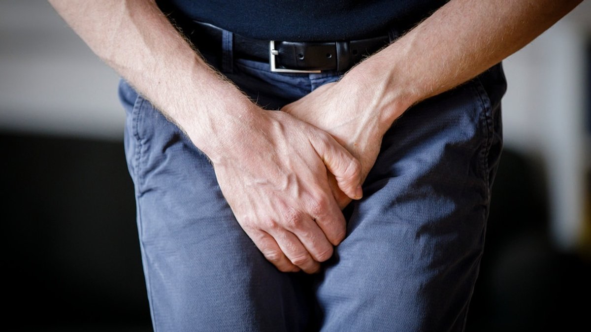 Häufiger Harndrang: Gutartige Prostatavergrößerung: Was tun gegen Probleme beim Wasserlassen?