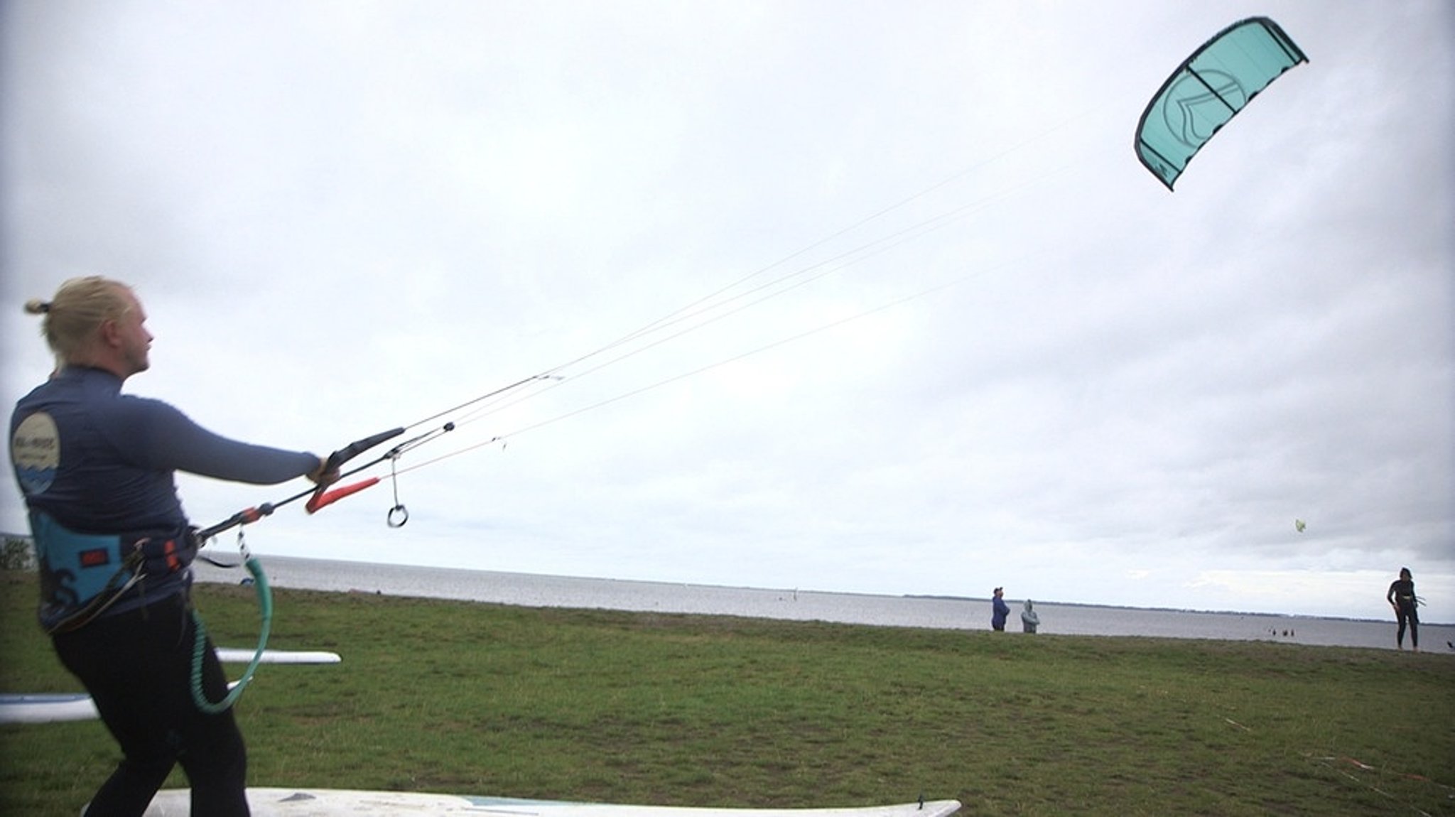 Kitesurfen: Zwischen Gleitschirmfliegen und Wellenreiten