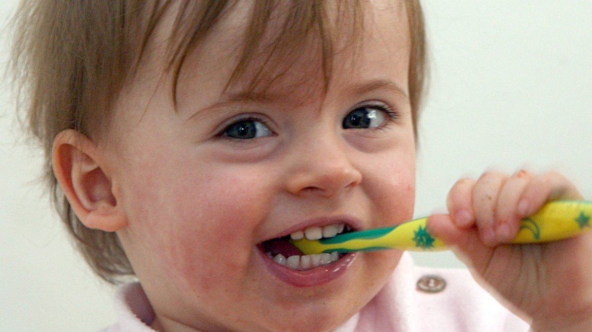 Zahnpflege bei Kindern: Zahngesundheit vom ersten Tag an