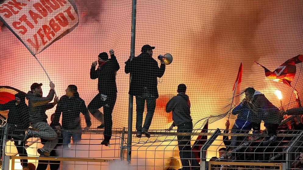 Einblicke In Die Hooligan Szene Droge Gewalt Br24 Br De