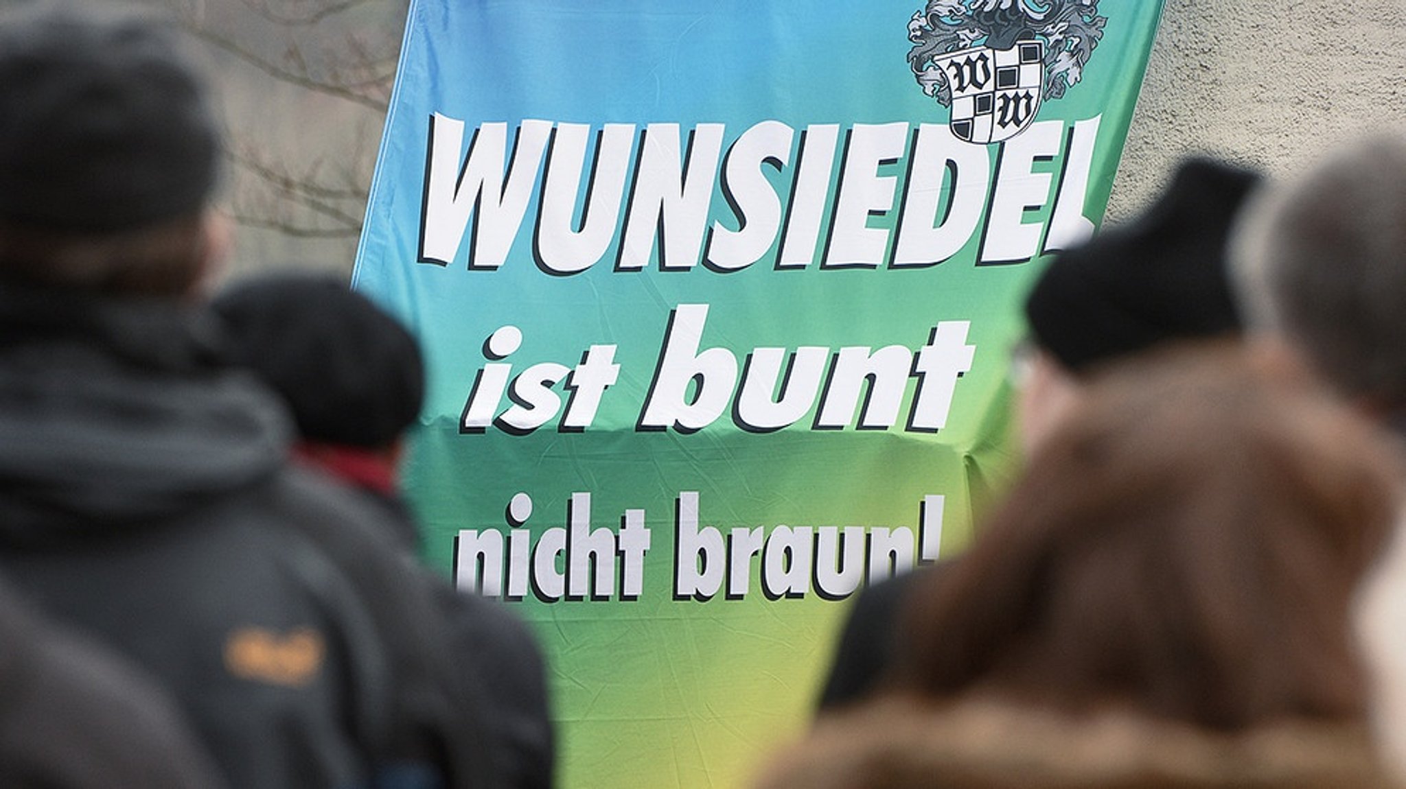 Kreative Aktion in Wunsiedel: Spendenlauf gegen Neonazis