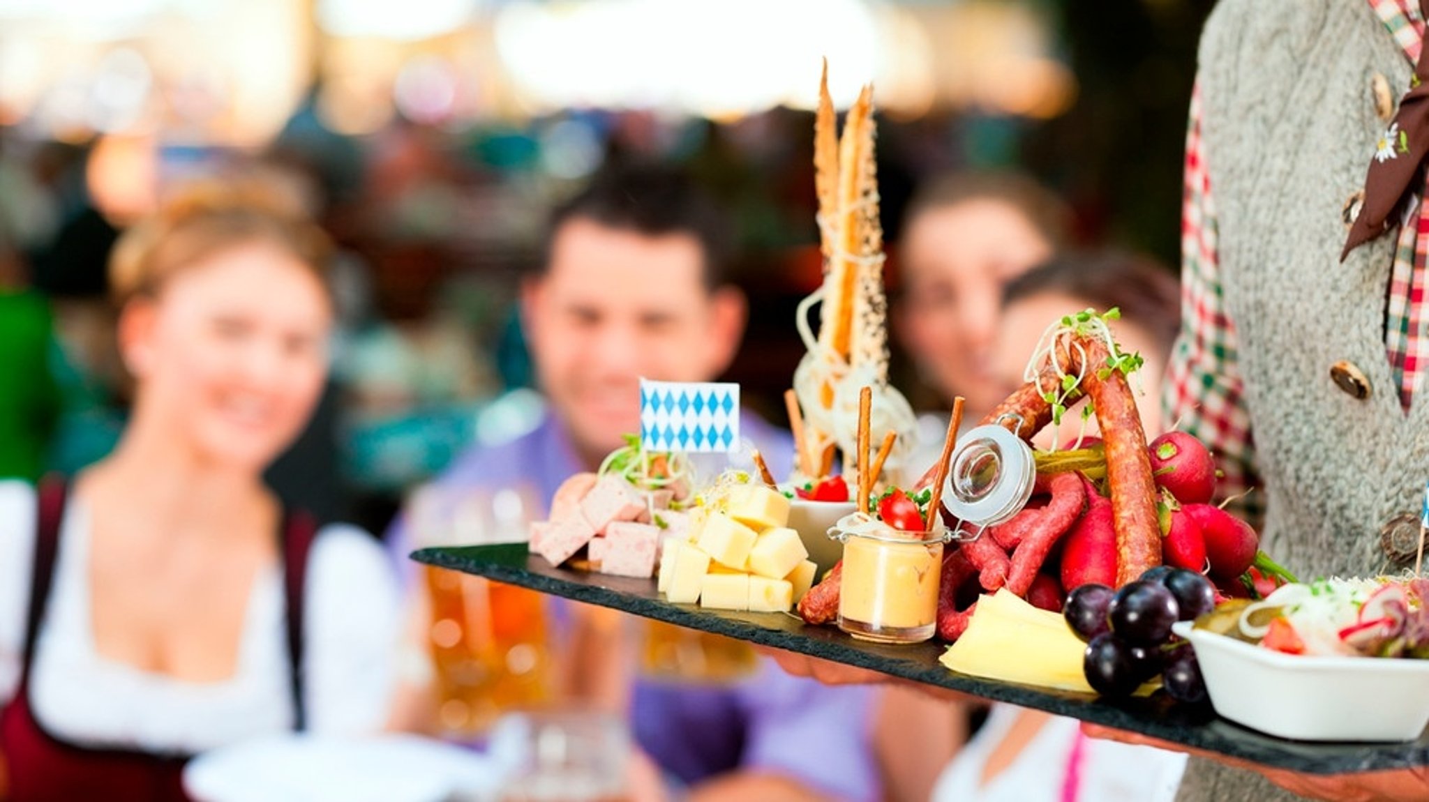 Biergarten: Darf ich im Biergarten Brotzeit mitbringen?