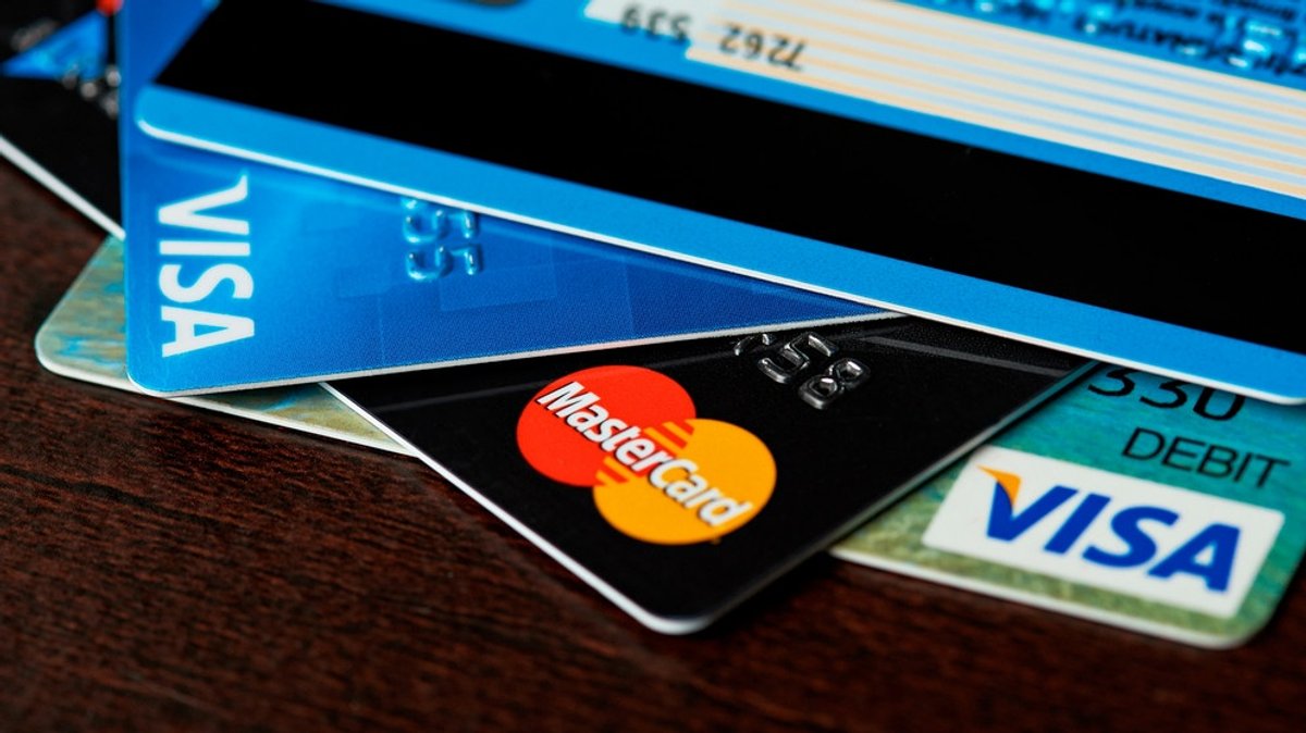 Debitkarte: Kredit-, Giro- oder Debitkarte – was ist der Unterschied? 