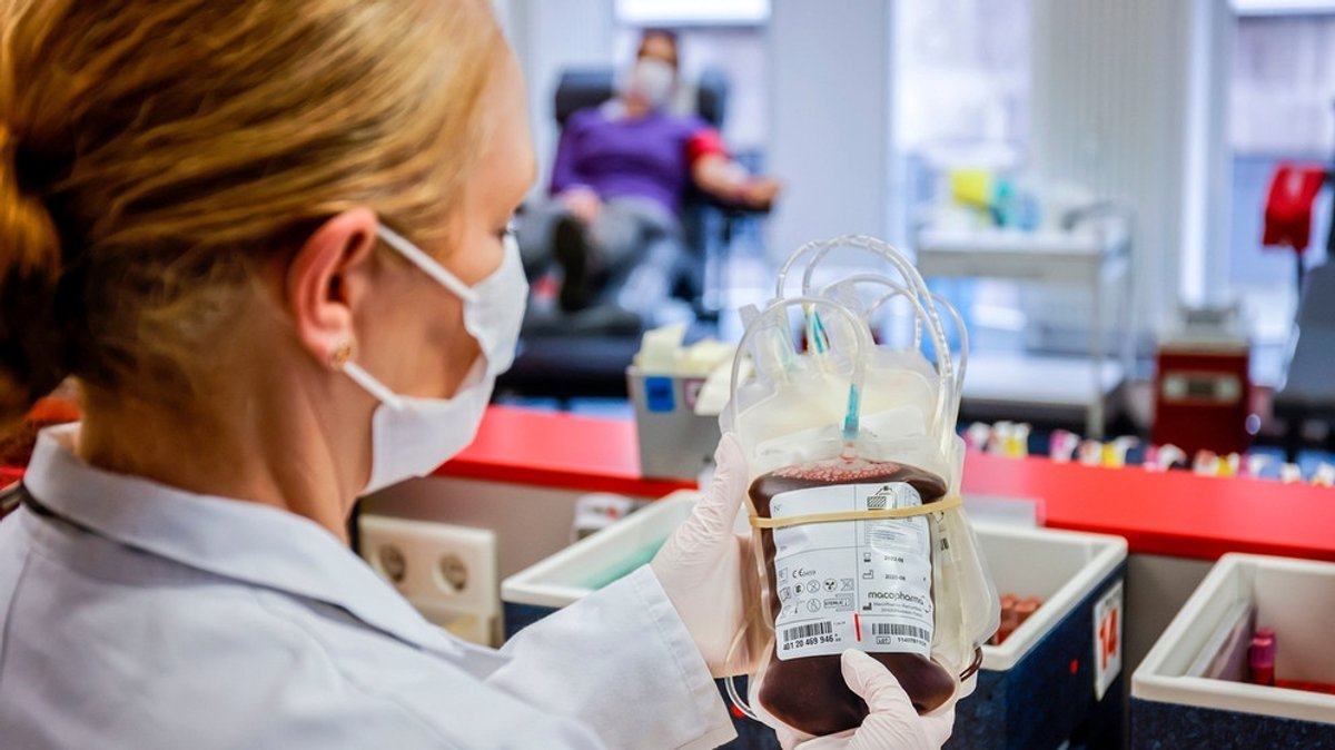 Blutspenden: Wer darf Blut spenden und wie läuft das ab?