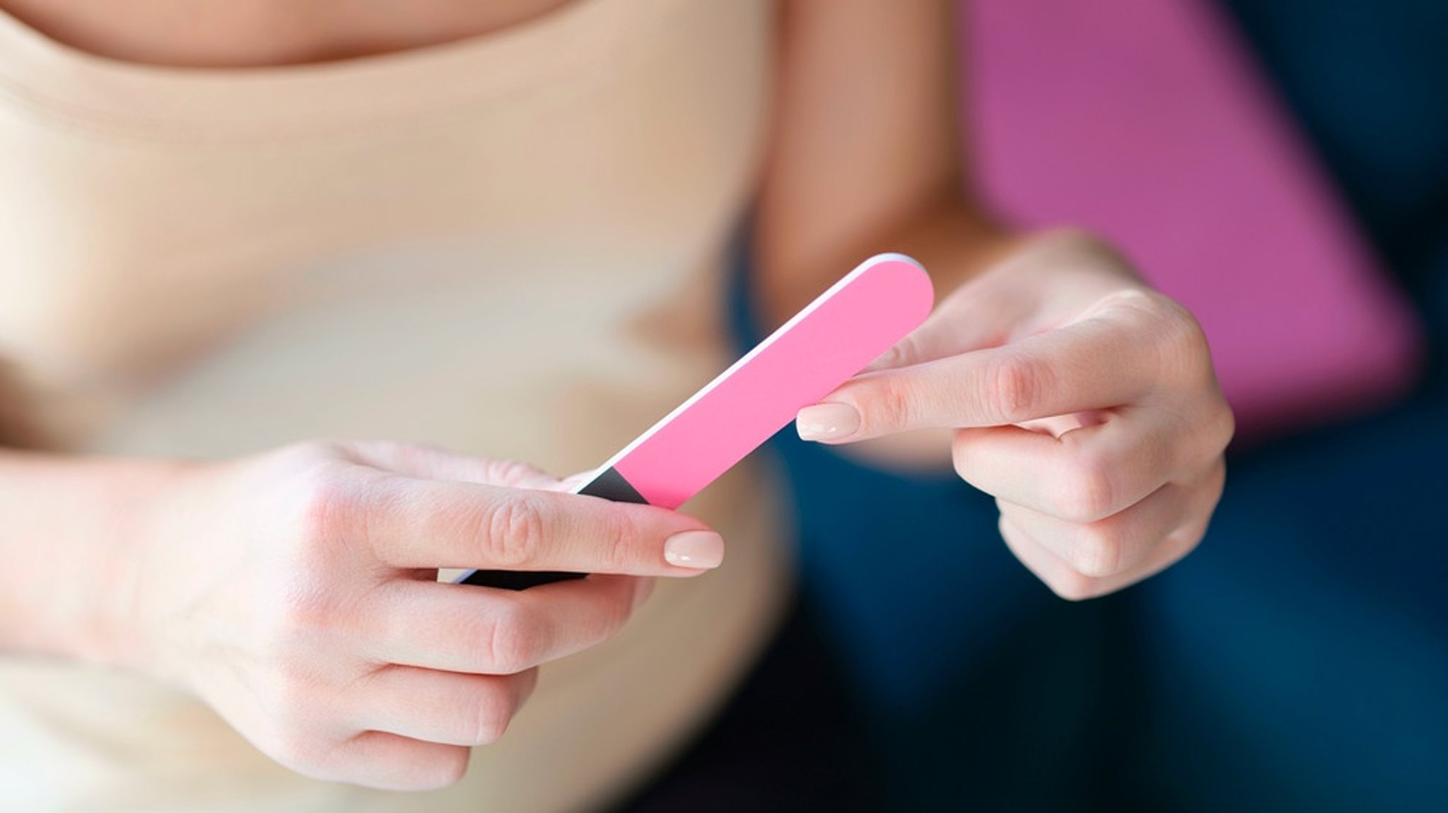 Rillen Fingernagel: Was bedeuten Längsrillen und weiße Flecken auf den Fingernägeln?