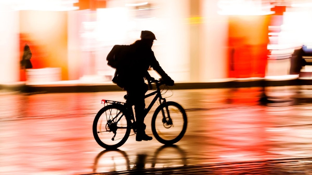 Fahrradlicht: So sieht man Radlerinnen auch im Dunkeln 