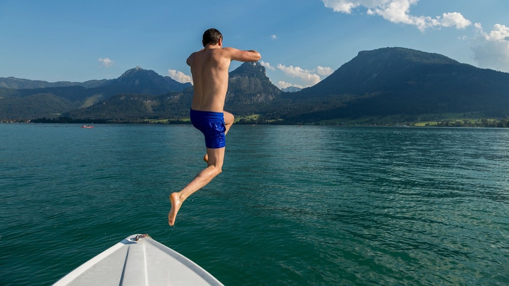 Schwimmen: Warum Sie bei Hitze nicht ins kalte Wasser springen sollten