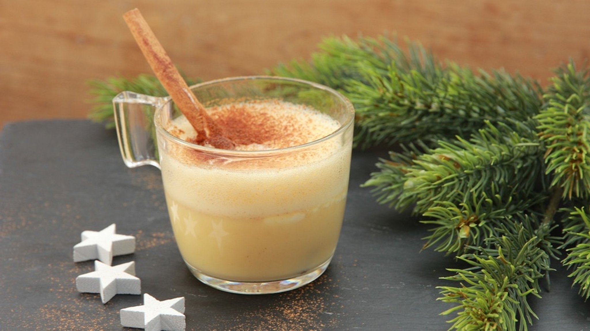 Eierpunsch selbst gemacht: Ein Rezept wie vom Weihnachtsmarkt