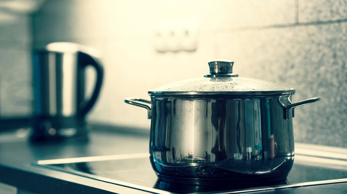 Wasser kochen - Topf oder Wasserkocher: Schlägt der Wasserkocher sogar den Induktionsherd?
