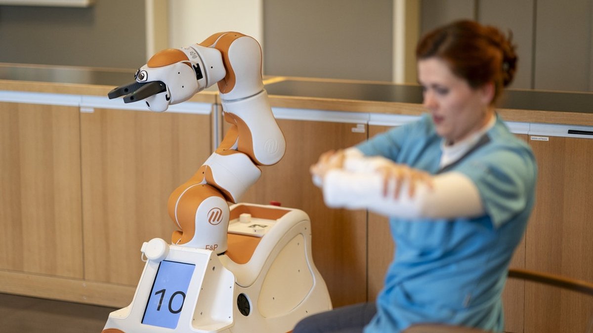 Maschine statt Mensch: Würden Sie sich von einem Roboter pflegen lassen?