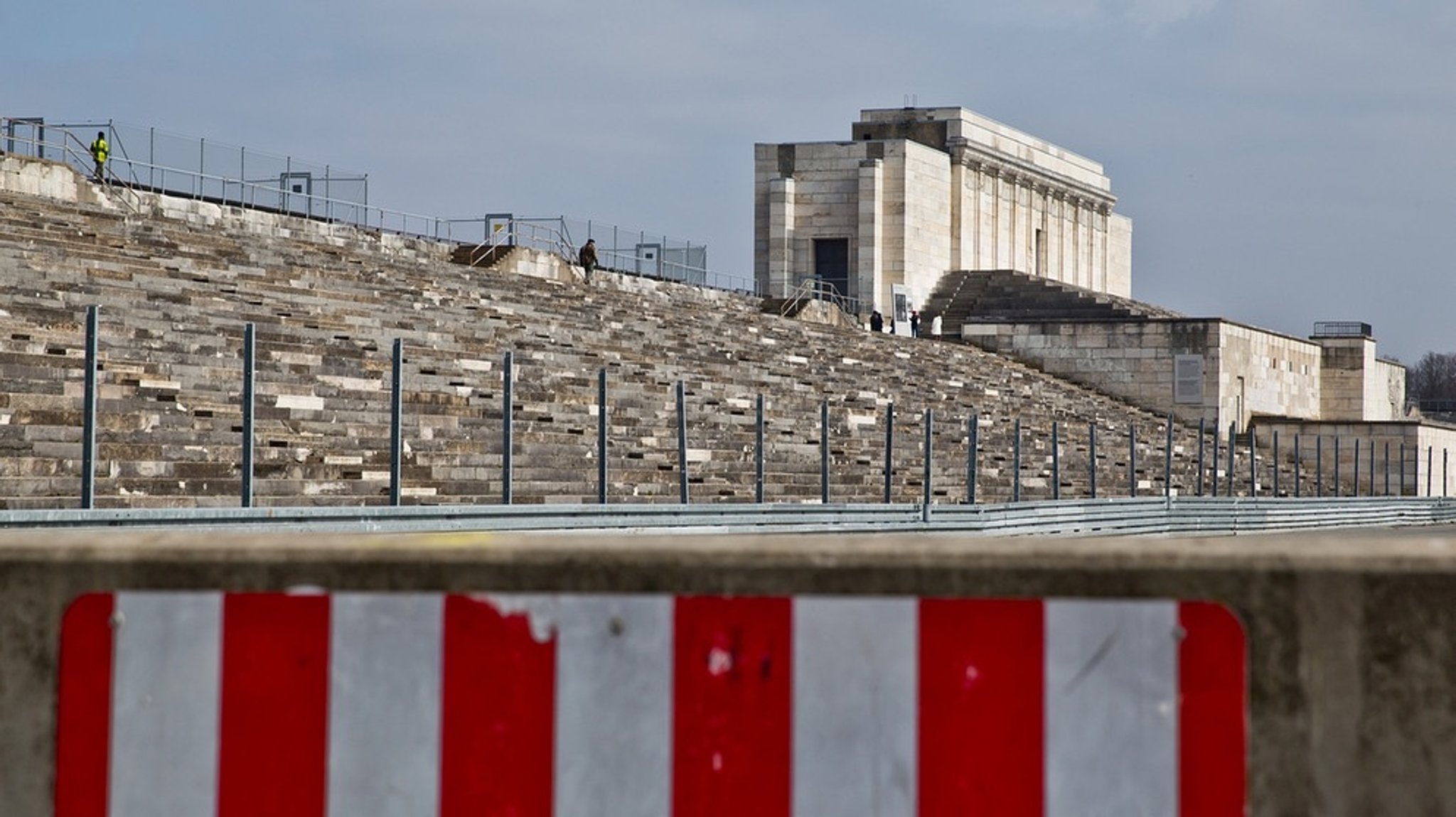 Erhalten, nicht verschönern: Rettungsplan für bröckelndes Zeppelinfeld