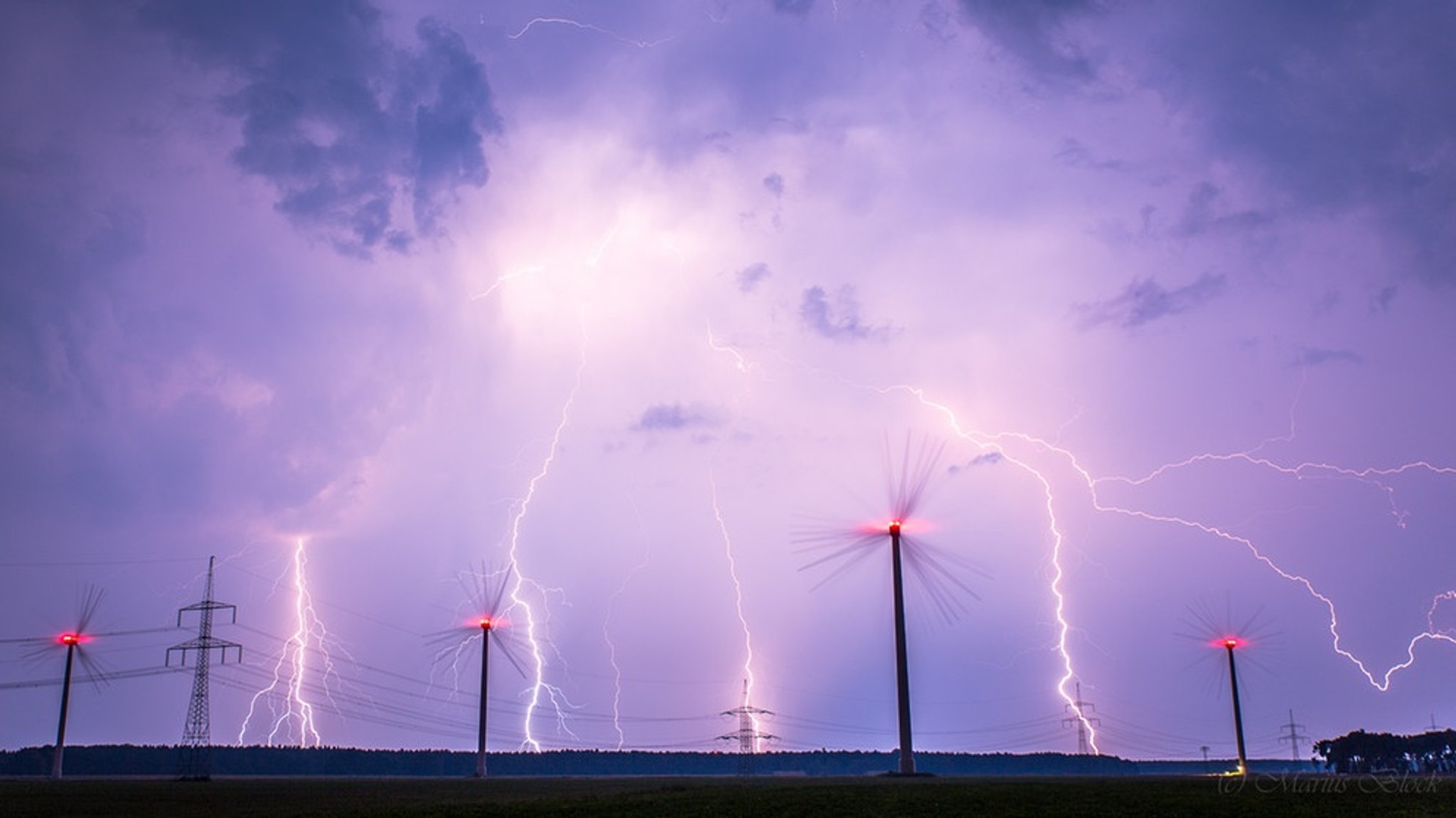 Im Blitzlichtgewitter: Unterwegs mit Unwetterjägern aus Franken