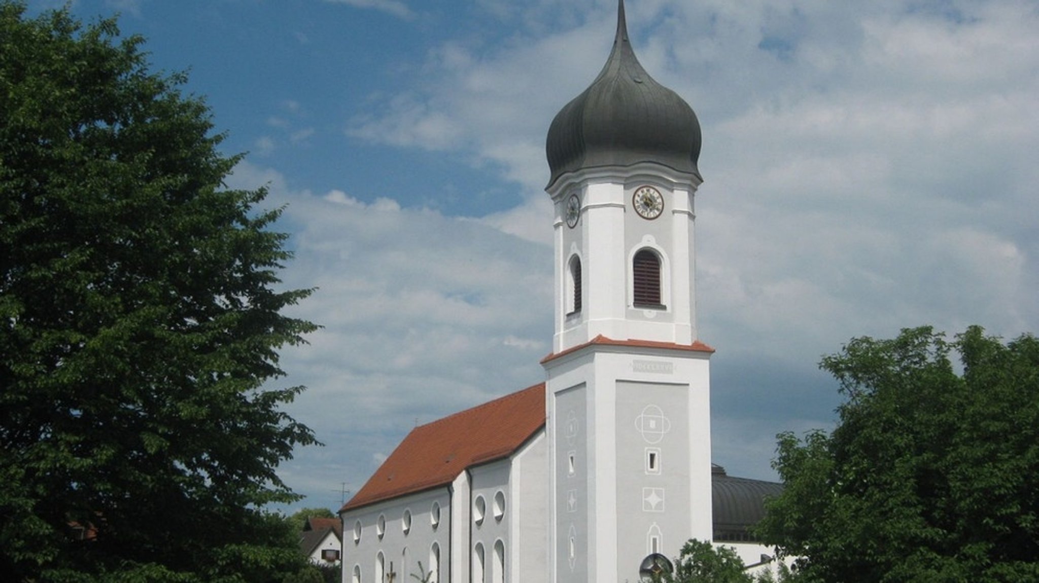 Zwölfuhrläuten: Utting am Ammersee in Oberbayern