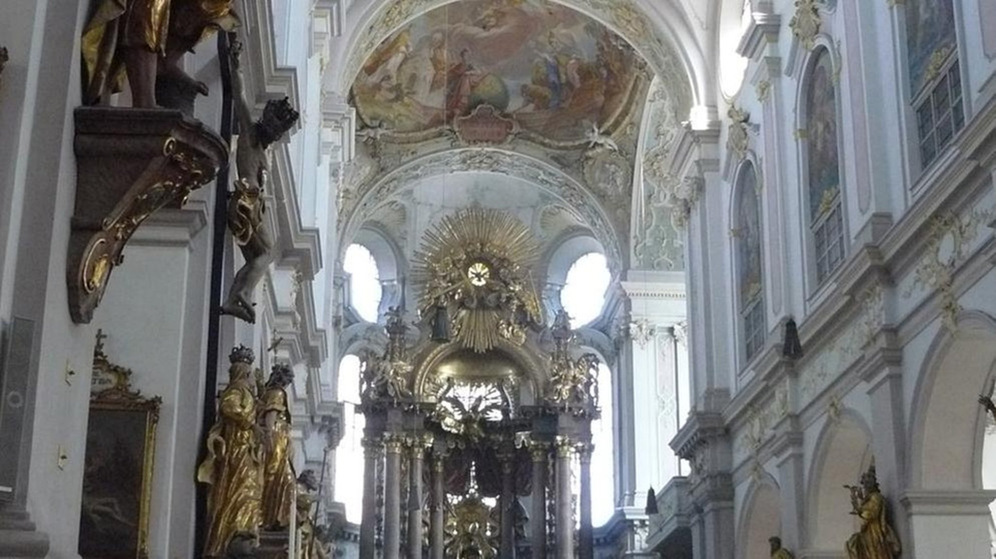 Zwölfuhrläuten : München-Altstadt in Oberbayern