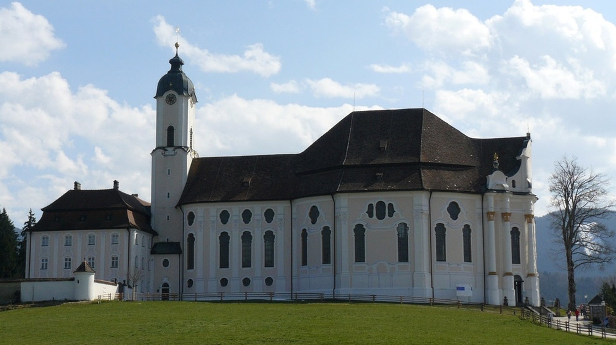 Zwölfuhrläuten: Wieskirche bei Steingaden in Oberbayern 