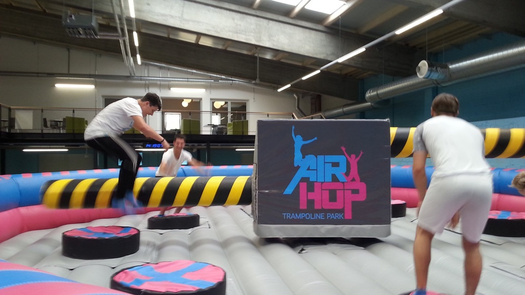 Freizeit-Trampolinhallen: Fitnessboom auf dem Trampolin