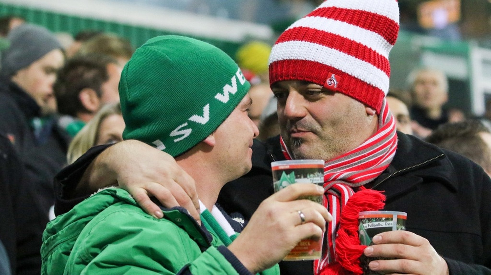 Hygiene in Fußball-Stadien: Probleme mit Legionellen und Listerien